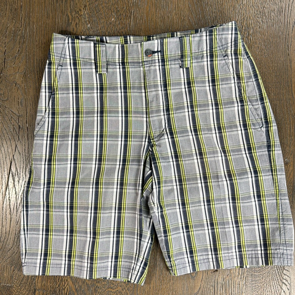 CUTTER & BUCK™️ Men's Size 30W Gray/Green/Black Flat Front Plaid Bermuda Shorts
